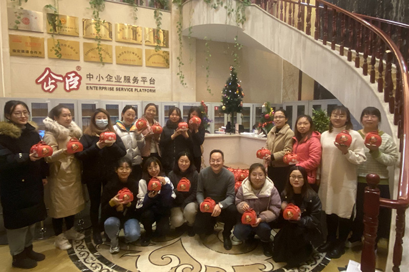 【快乐圣诞】——太原企臣商务秘书服务有限公司为全体员工发放圣诞节福利