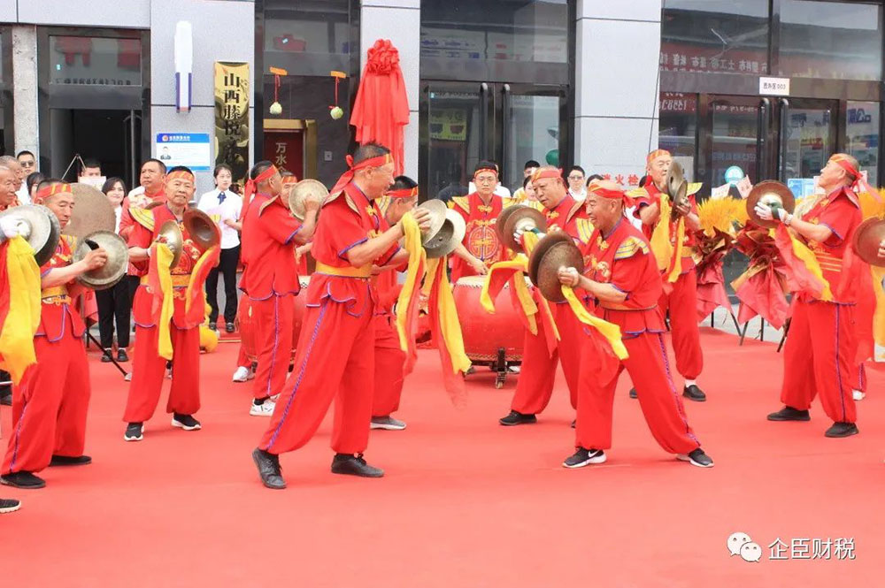 热烈庆祝企臣财税集团万水企业服务大厅盛大开业